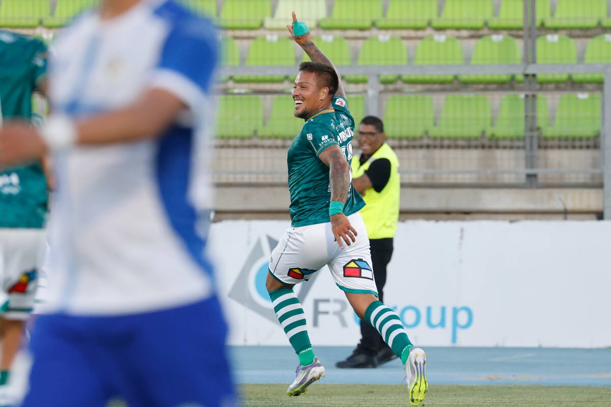 El delantero fue clave en victoria de Wanderers. Foto: Agencia Aton.