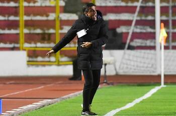 Horas claves: técnico de Primera División presentó su renuncia y espera respuesta para dejar el club