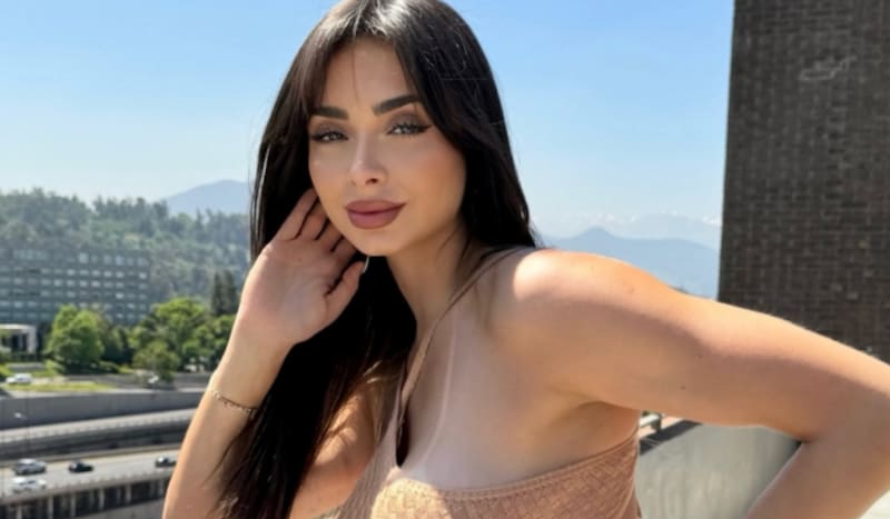 es una conocida chica reality y expareja de Mauricio Isla.