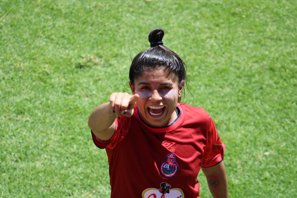 La delantera chilena marcó en la victoria por 3-0 de su equipo, Municipal, sobre Marquense.