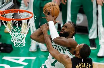 Playoffs de la NBA: Con Jaylen Brown como figura los Celtics reafirman su condición de favoritos