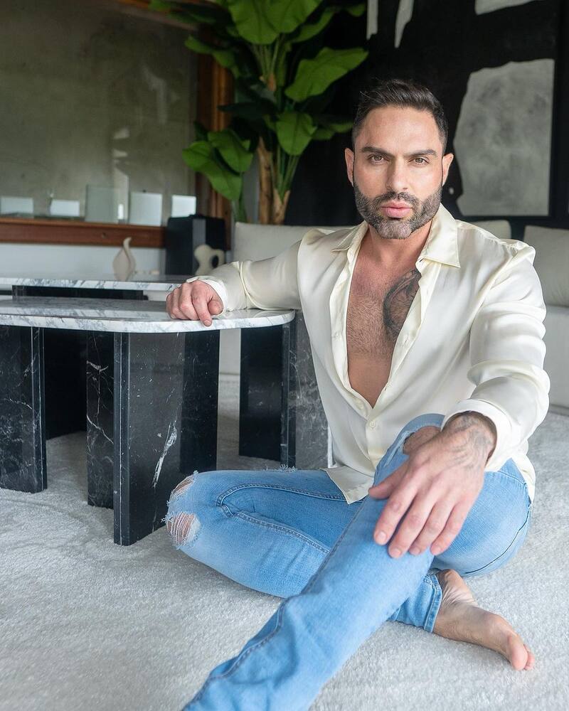 Jean Bohus tiene 39 años de edad.