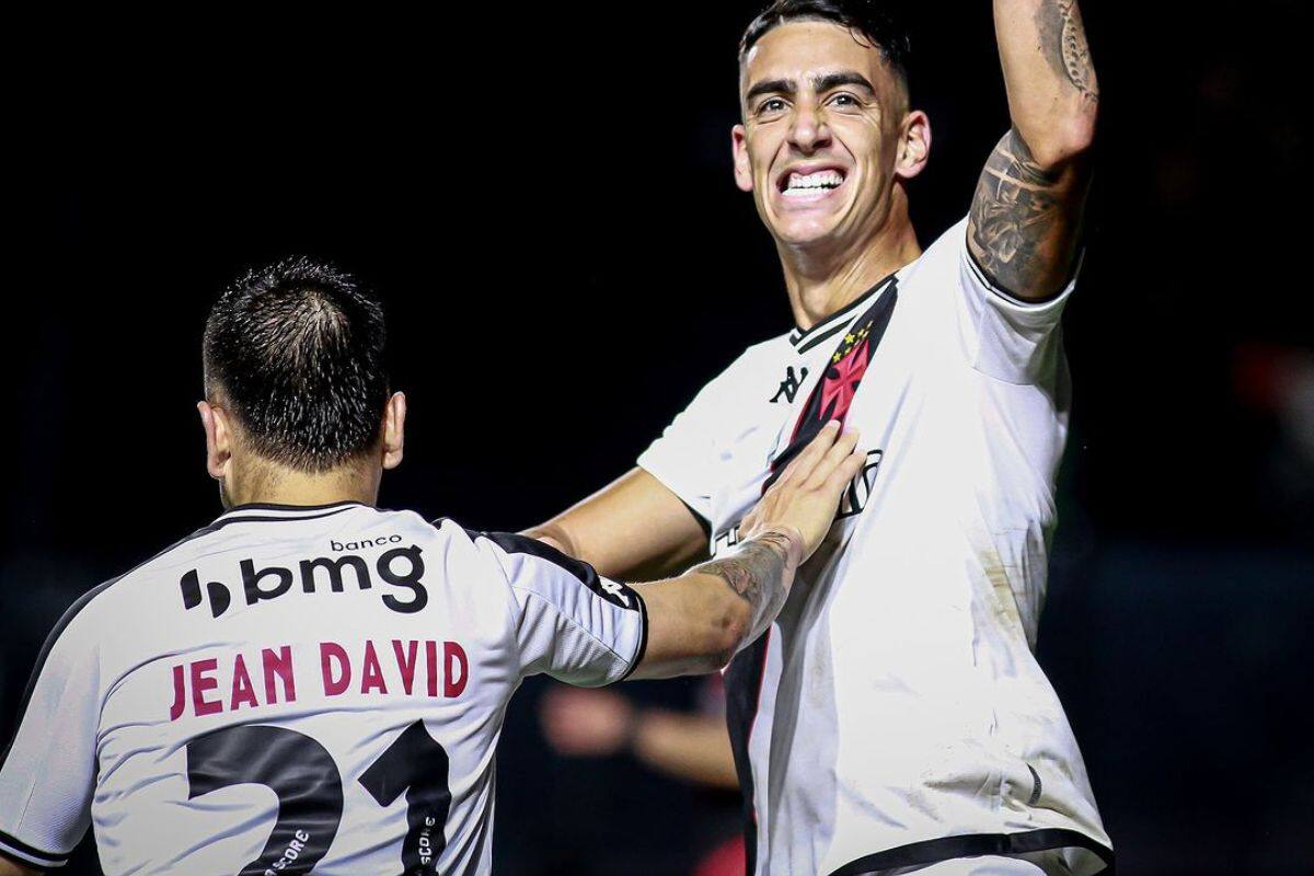 El chileno Jean David y el uruguayo Puma Rodríguez tendrán un plan especial para incorporarlos al Vasco da Gama. Foto: Instagram Vasco da Gama.