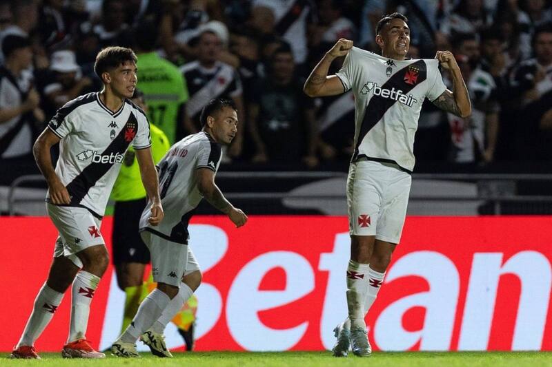 en la celebración del gol de João Victor, durante el partido Vitória 0 vs Vasco da Gama 1 del domingo pasado.