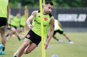 ¿Opción de fichaje para el fútbol chileno? Vasco busca desesperadamente deshacerse de él