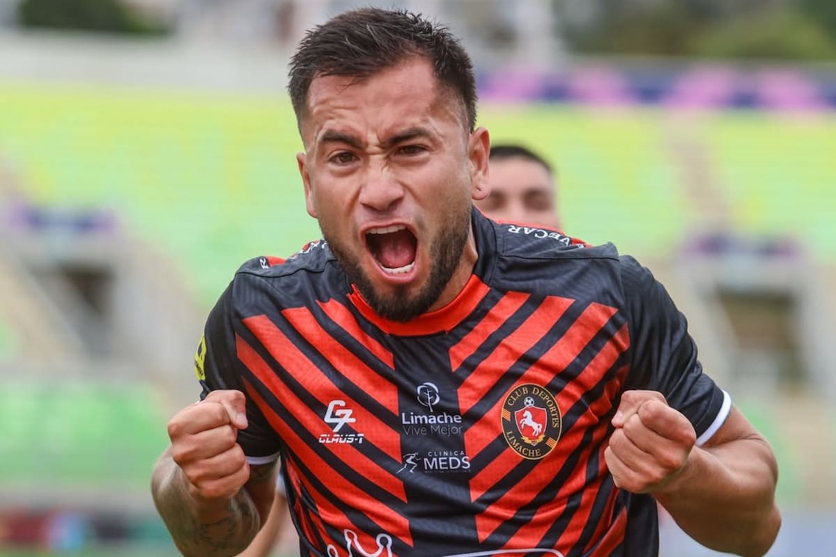 El delantero de Deportes Limache ahora amenaza a la U. Foto: @cdlimache en Instagram.