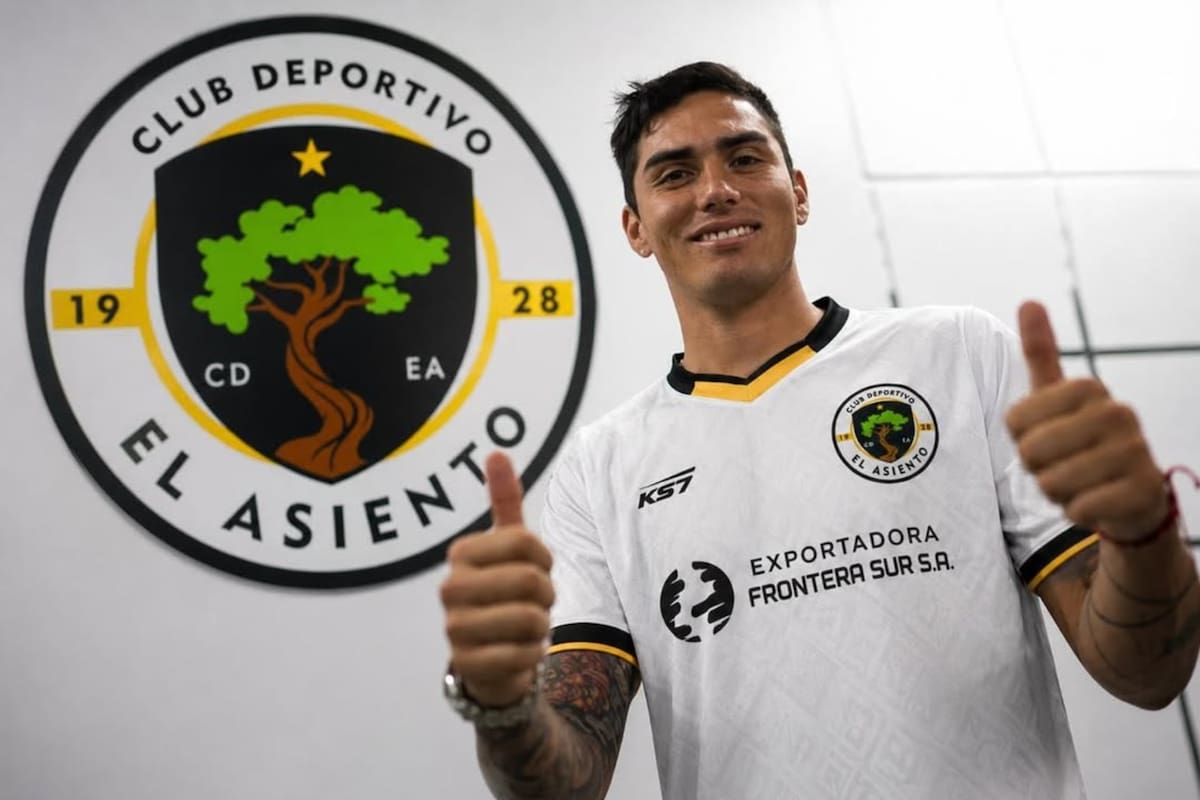 El delantero jugará en Club Deportivo El Asiento.
