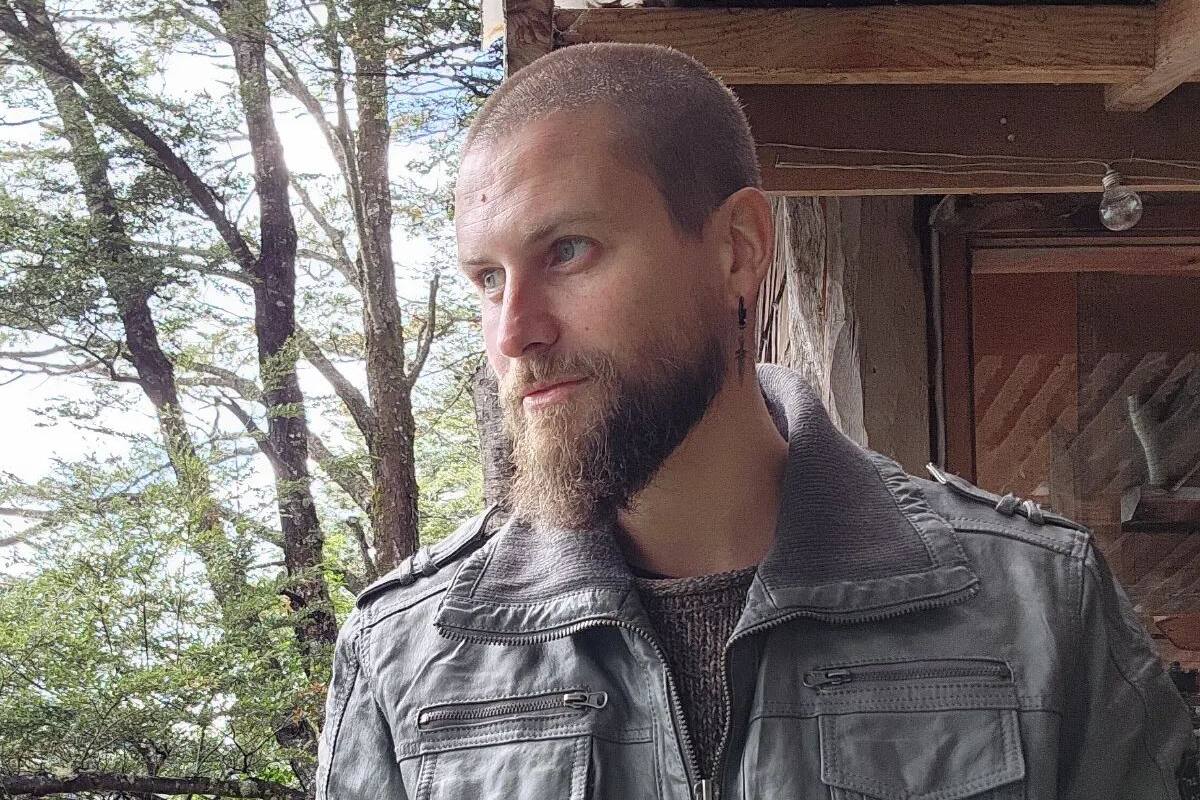 Jean Philippe Cretton aclara por qué usa un gorro “diabólico”