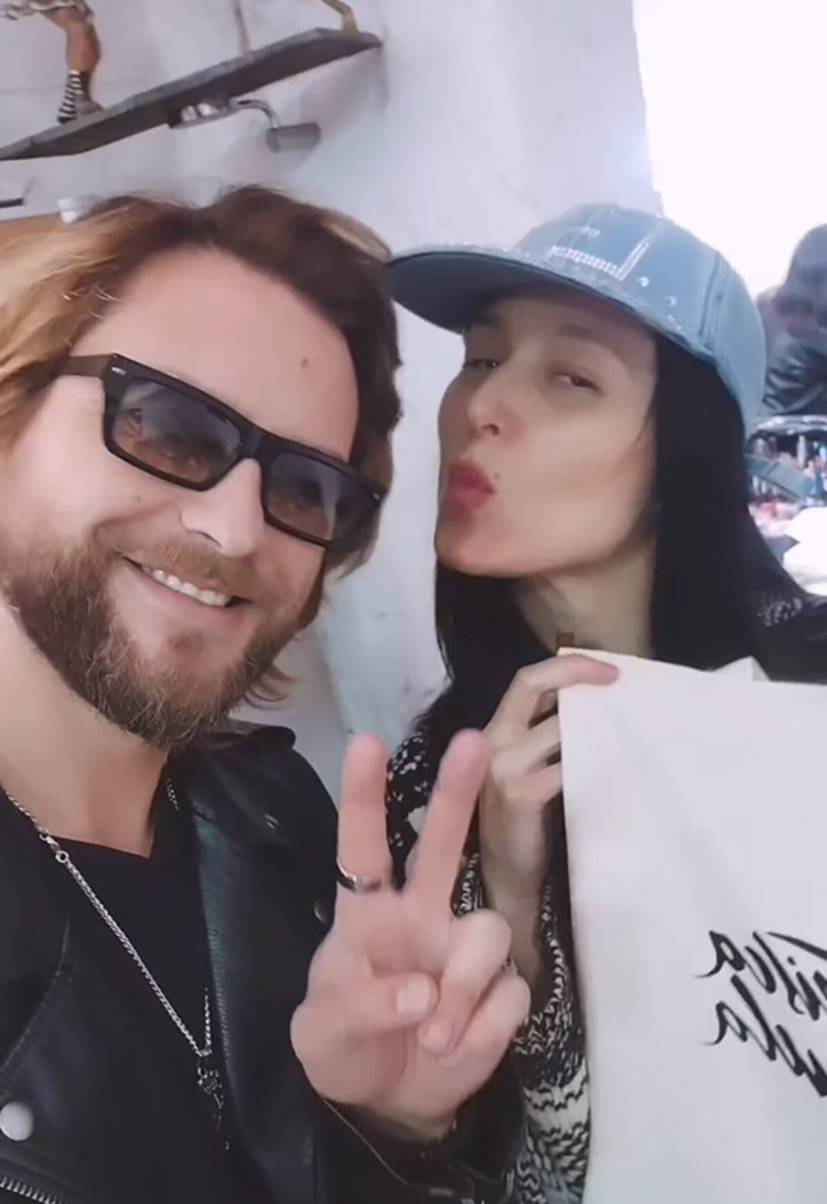 Jean Philippe Cretton y Francisca Valenzuela en grabación del video de "Juan". Créditos: Instagram