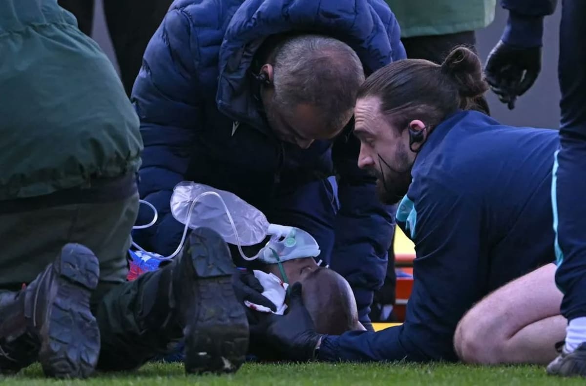 ¡Terminó con oxígeno! La brutal patada en la cara que se vio en la FA Cup