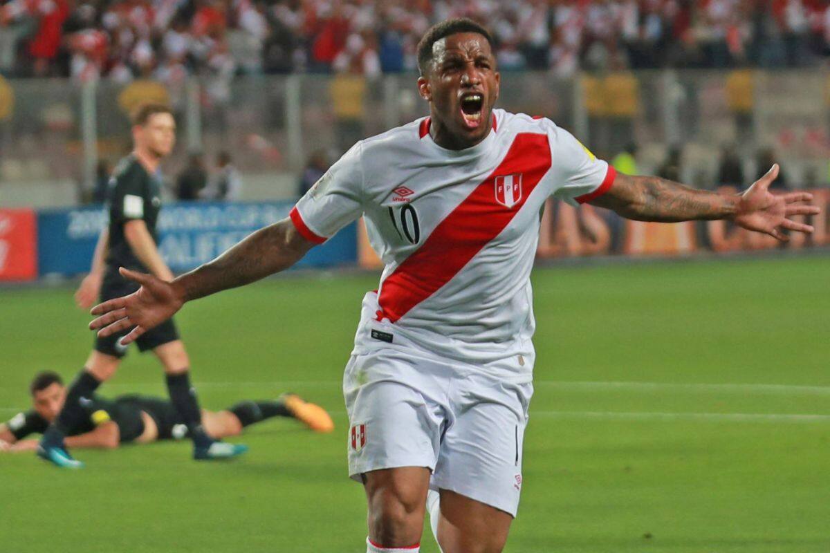 Jefferson Farfán fue comparado con Alexis Sánchez.