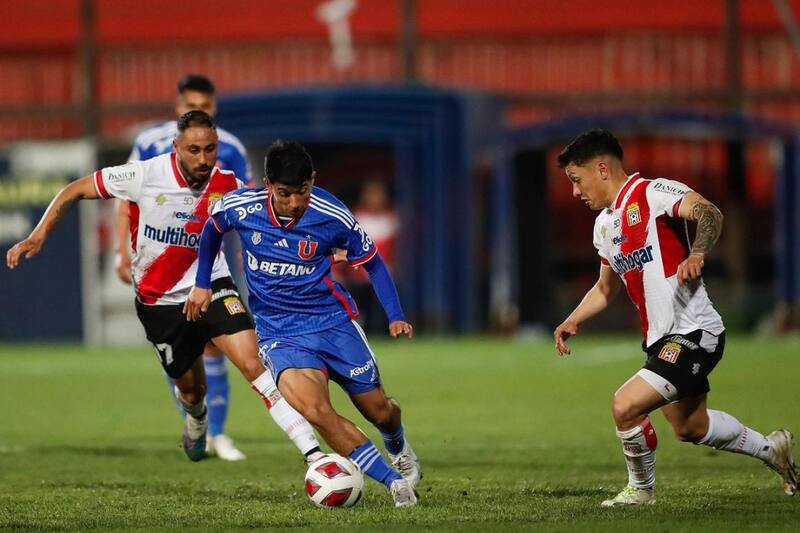 jugando por Universidad de Chile ante Curicó Unido.