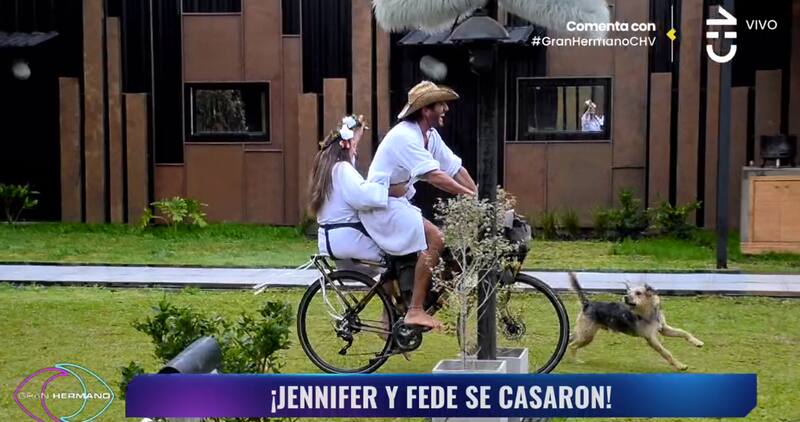 El romántico paseo de "recién casados".