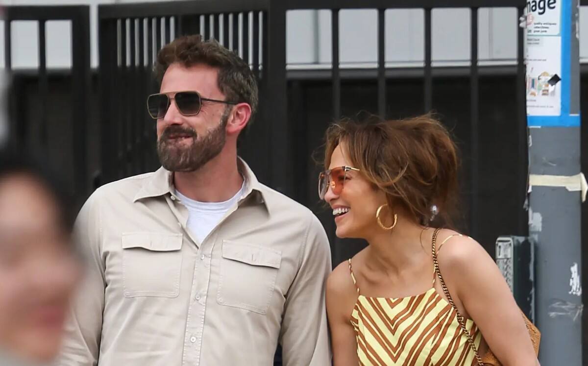 Jennifer Lopez y Ben Affleck Bennifer compartió un apasionado beso tras rumores de crisis matrimonial - Créditos: Captura