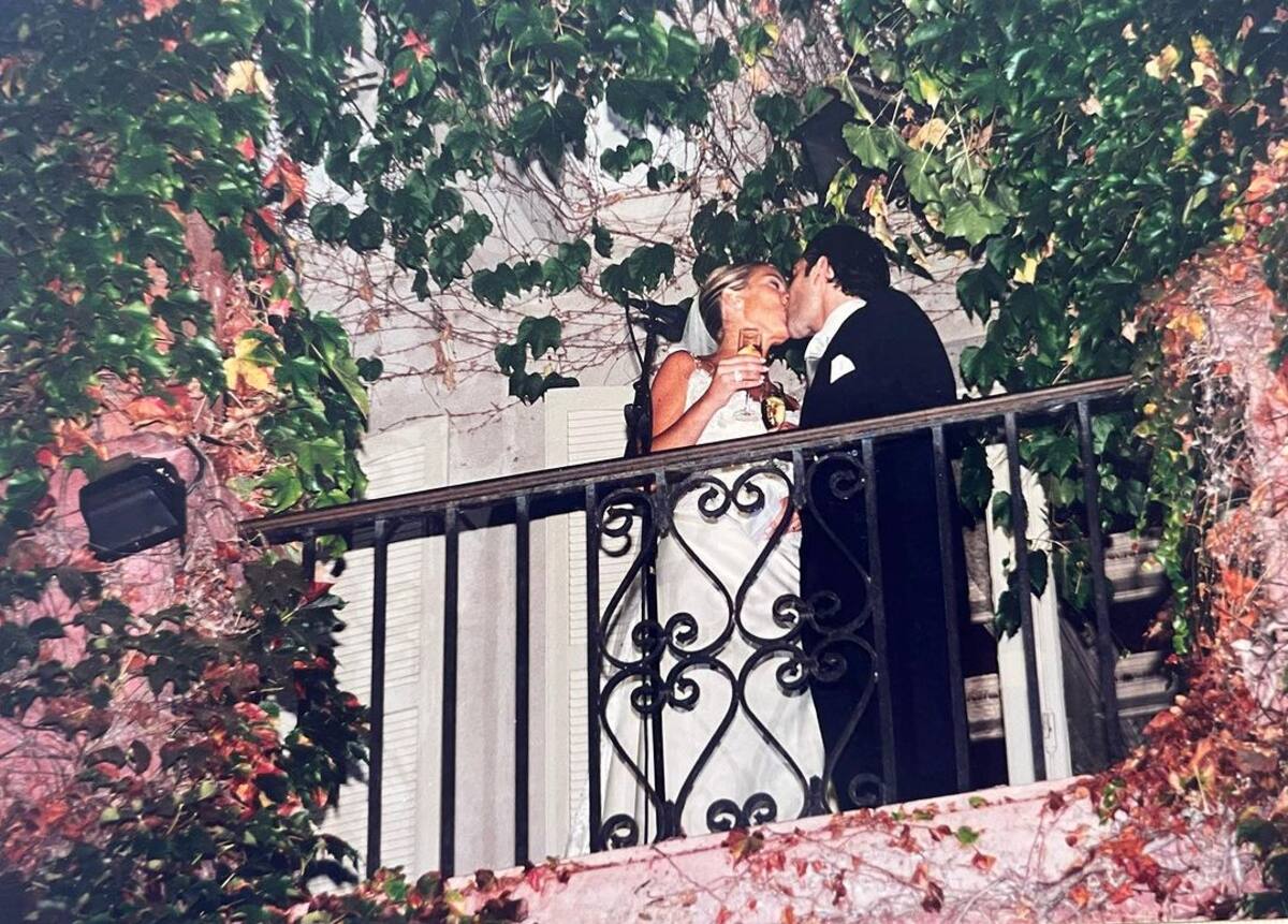 Jennifer Warner celebró 20 años junto a su pareja.