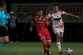 Se lo pelearon Colo Colo y la U, dejó su club en Primera B y ahora jugará en el subcampeón del fútbol chileno