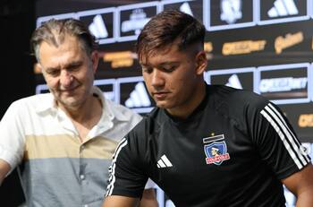 Marcó un triplete ante la UC y cumplió su sueño de firmar por Colo Colo: le dejó un mensaje a Almirón