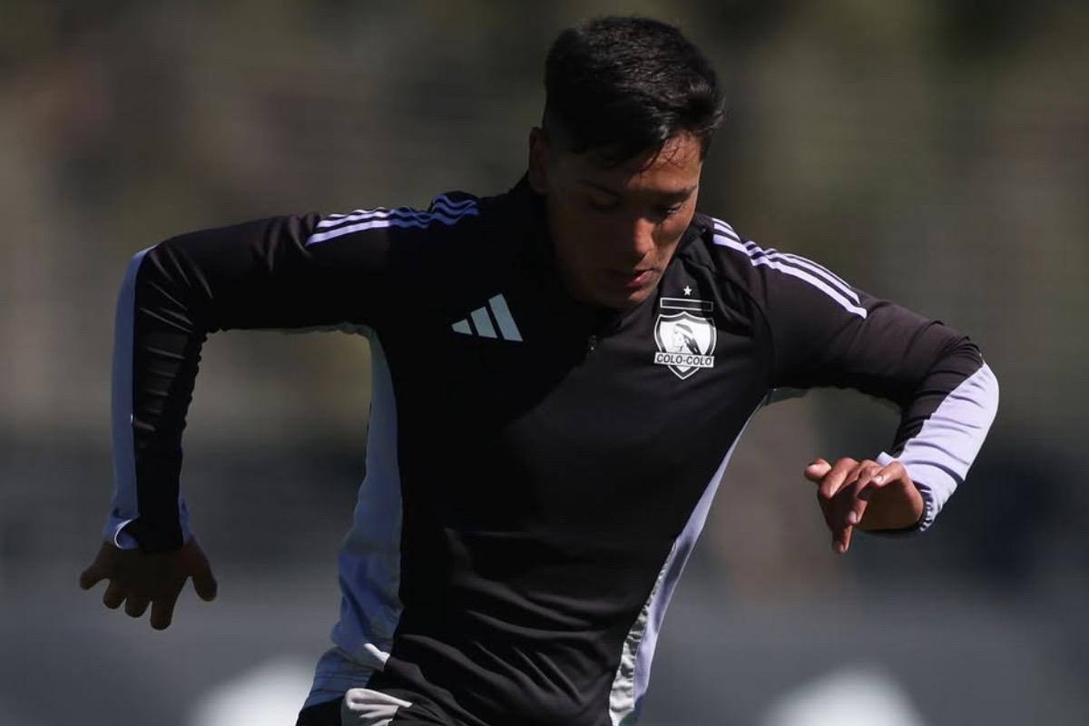 El joven delantero de Colo Colo ha llamado la atención de Fernando Ortiz, quien se refirió a la posibilidad de citarlo para enfrentar a Deportes Iquique.