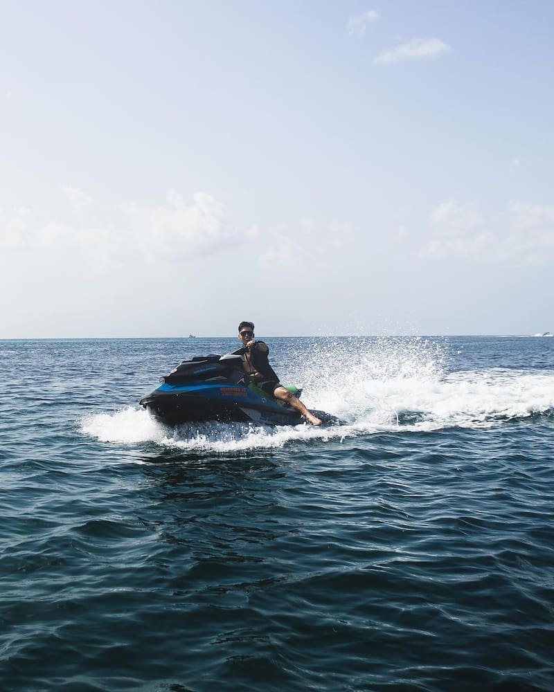 Jere Klein disfruta de la playa.