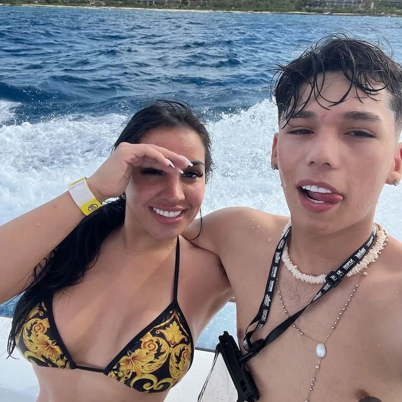 La nueva novia de Lucas Cepeda con el artista urbano.