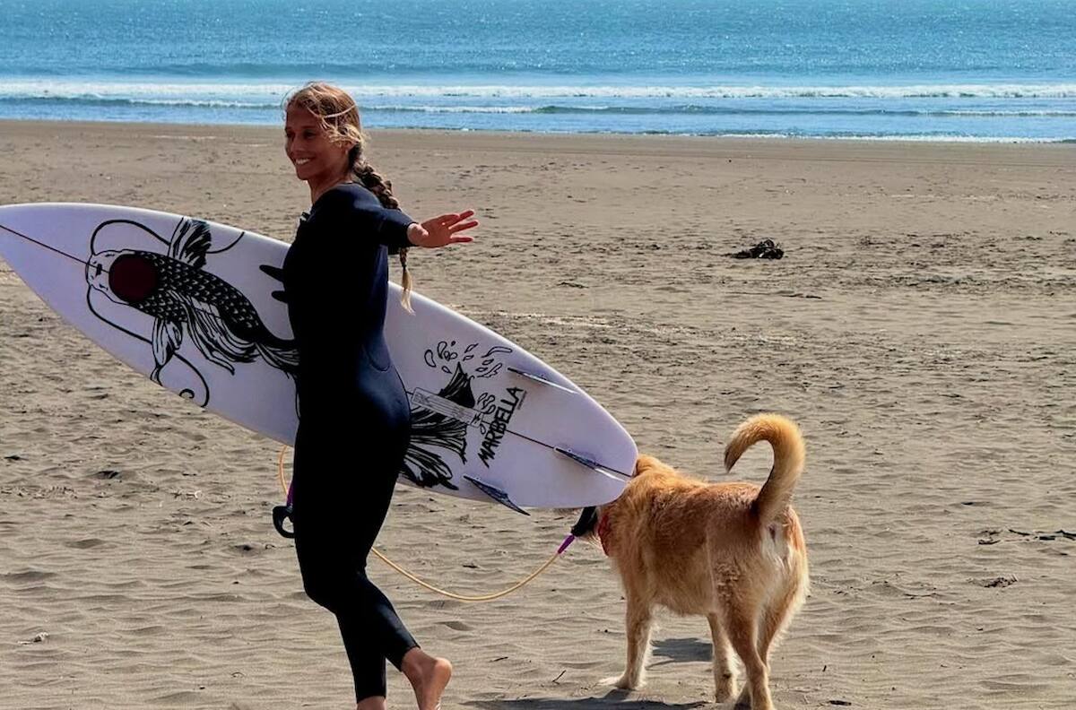 Es portuguesa, se enamoró de Chile y ahora es la reina del surf nacional: “Agradecida de mi vida cerca del mar”