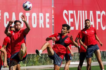 Fue regalón de Pellegrini, jugará gratis los últimos meses y presidente de su club le prometió un cargo vitalicio