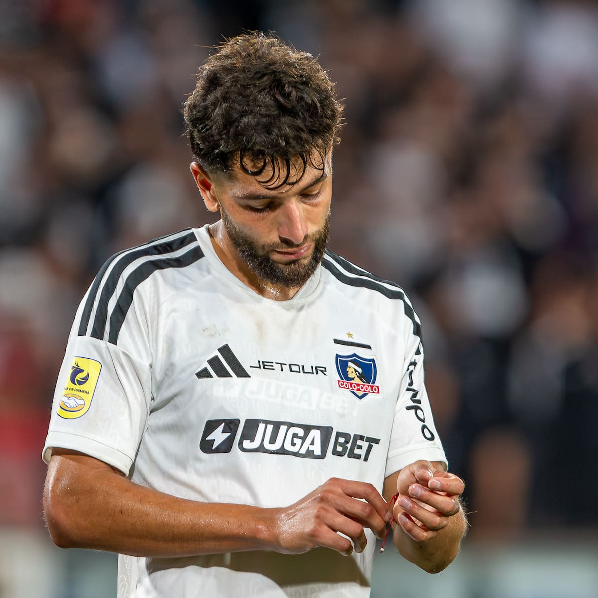 El defensa de Colo Colo que no convence pese a tener la mejor zaga del torneo: “Debe ganar confianza”