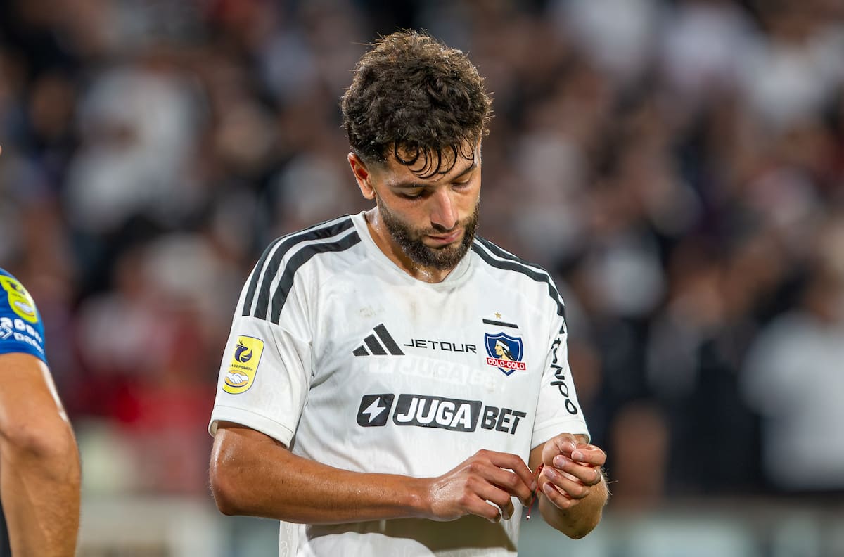 El defensa de Colo Colo que no convence pese a tener la mejor zaga del torneo: “Debe ganar confianza”