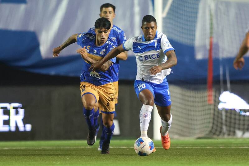 El volante de la Universidad Católica quiere repetir lo hecho contra Everton. Foto: Agencia Aton.