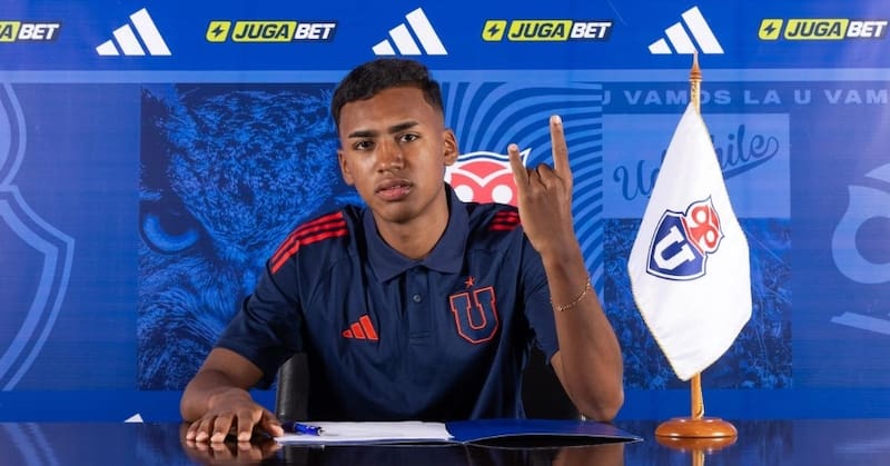 Firmó contrato con Universidad de Chile. Foto: @udechile en Instagram.