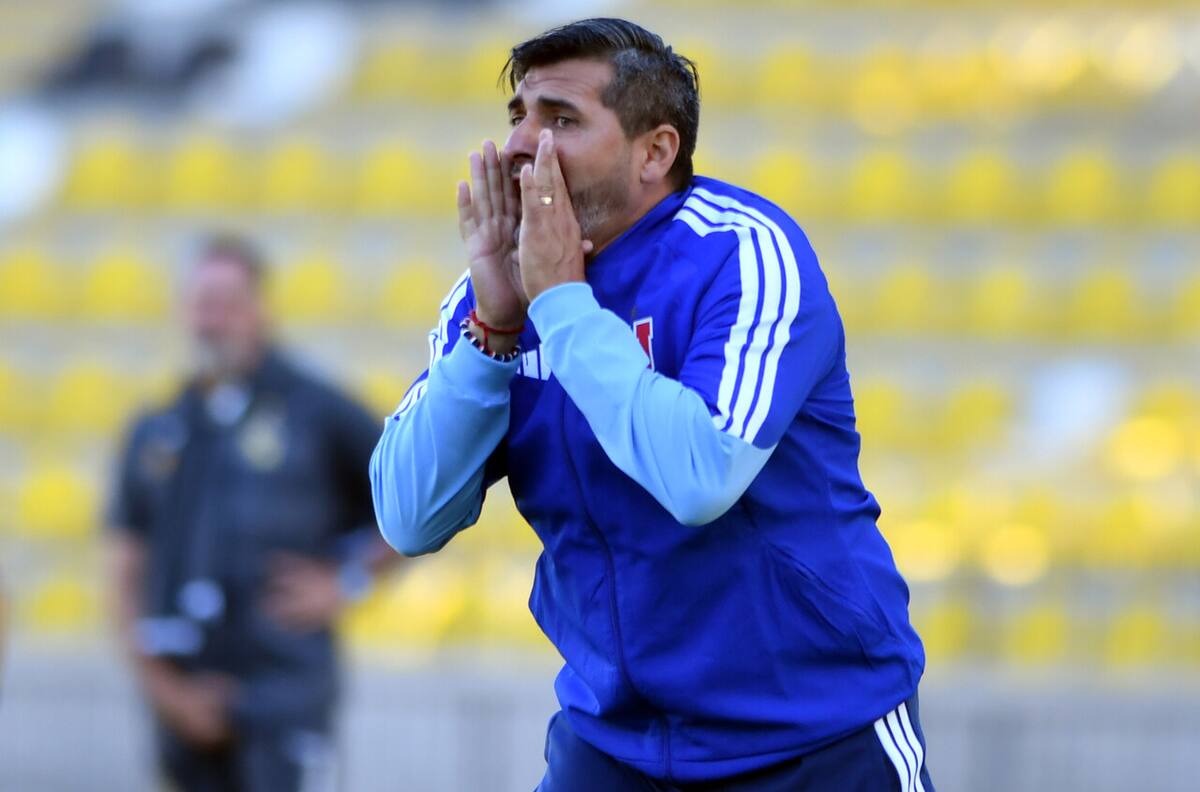 Jhon Valladares vuelve a meter mano en la U: prepara un debut en la temporada para la Copa de la Liga