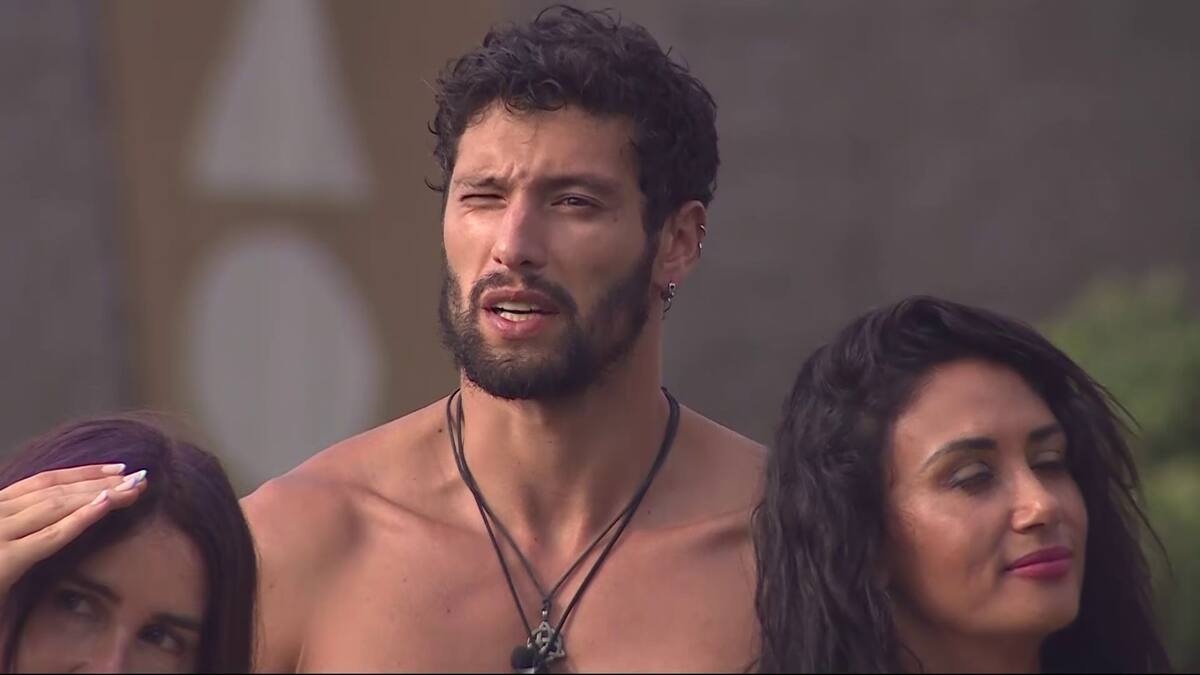 Después de una intensa competencia, el equipo rojo salió victorioso y eso conllevó a que el capitán del equipo verde nominara a uno de sus compañeros.