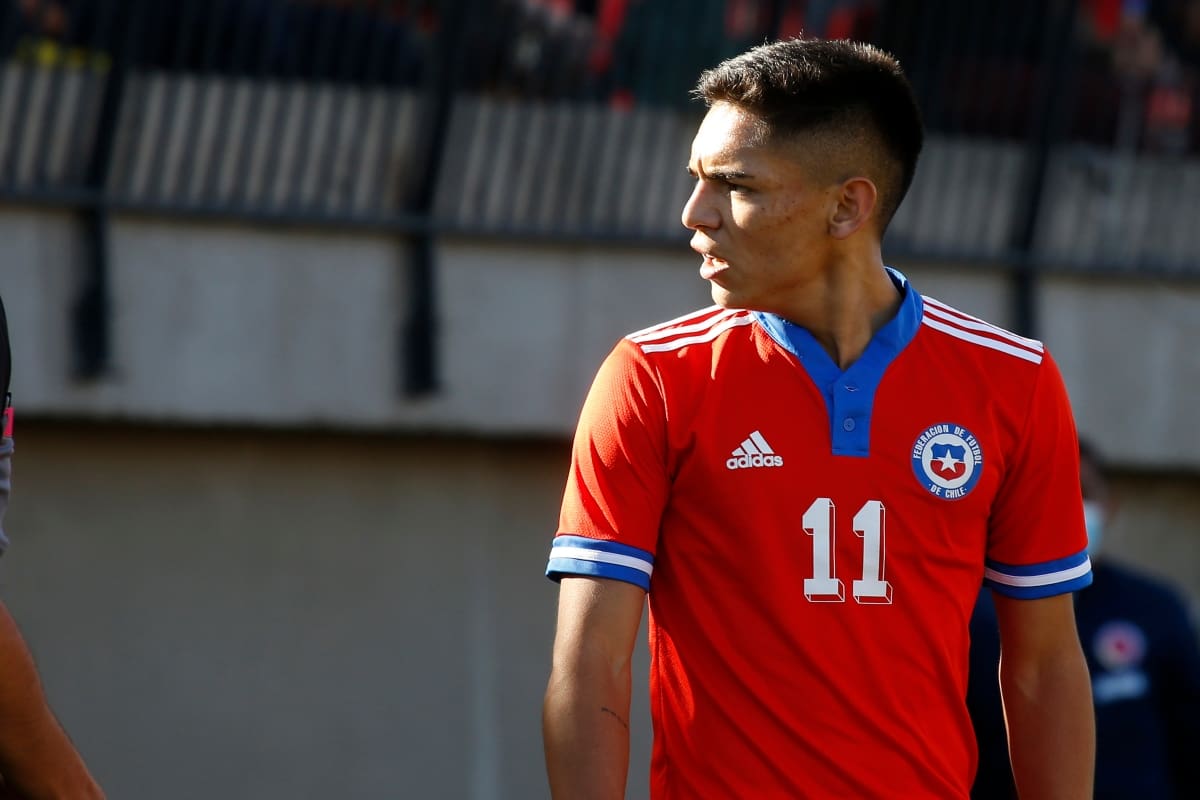 defendiendo los colores de la Selección Chilena.