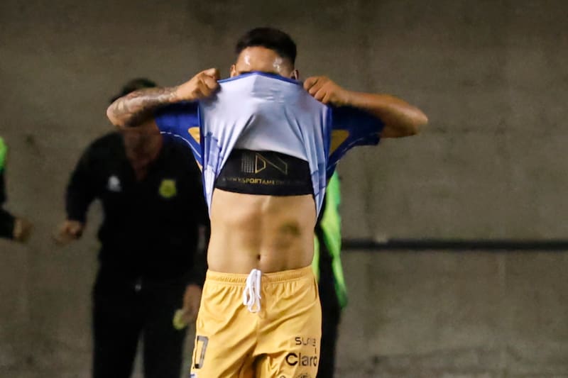 El volante termina contrato con Everton en diciembre y la dirigencia decidió no renovar su vínculo. Foto: Agencia ATON.