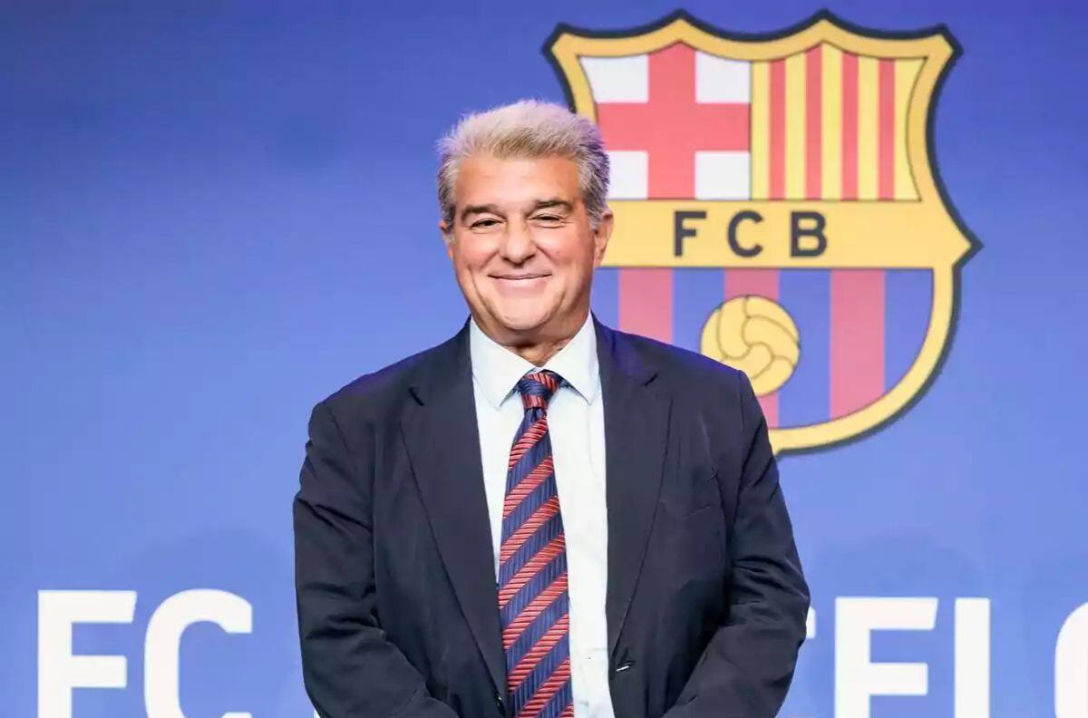 VIDEO | El gesto de Joan Laporta que sorprendió a todos en el Camp Nou: “Yo solía hacer esto en el ejército”