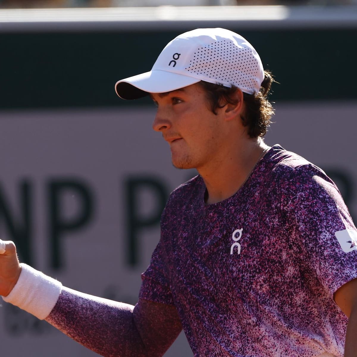 Carnaval brasileño en París: Joao Fonseca dio vuelta un partido increíble y ahora enfrentará a Djokovic