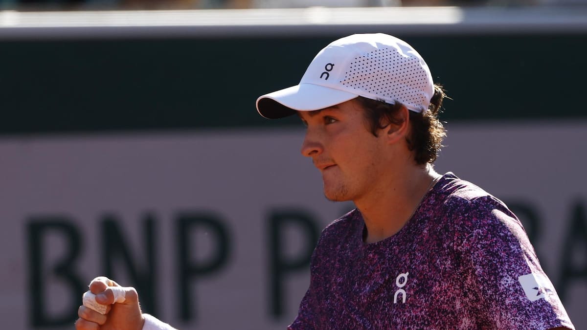 Carnaval brasileño en París: Joao Fonseca dio vuelta un partido increíble y ahora enfrentará a Djokovic