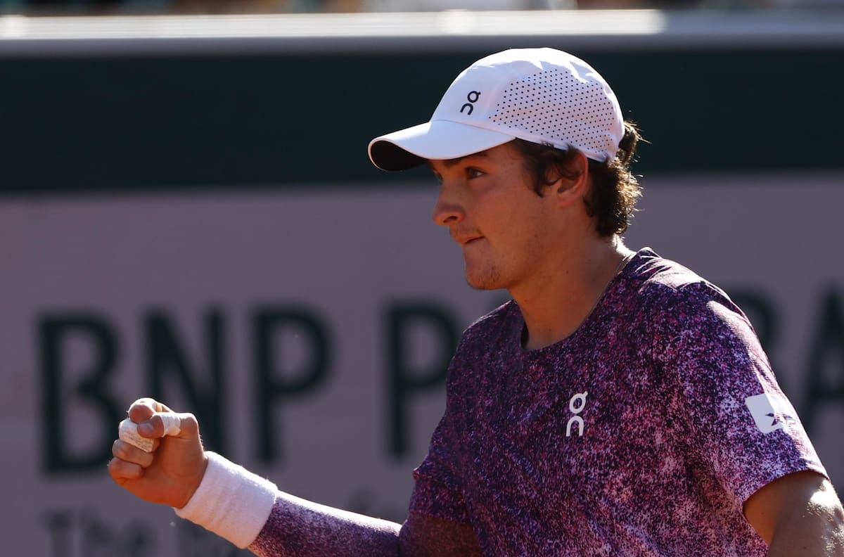 Carnaval brasileño en París: Joao Fonseca dio vuelta un partido increíble y ahora enfrentará a Djokovic