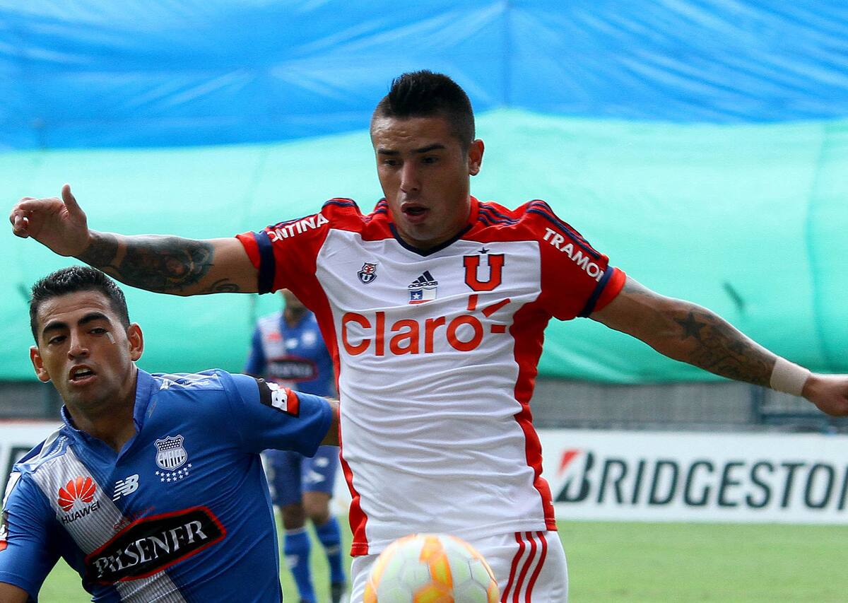 El lateral izquierdo logró tres títulos en la U.