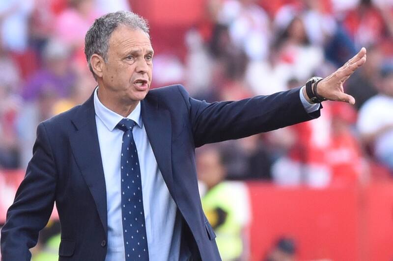 Joaquín Caparrós le da con todo al Betis de Manuel Pellegrini.