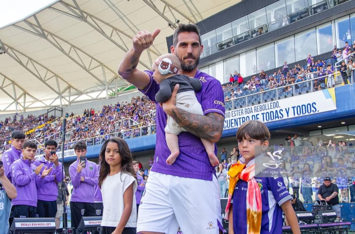 Joaquín Larrivey sufrió violenta encerrona: iba con su hijo de 7 meses y otros dos futbolistas