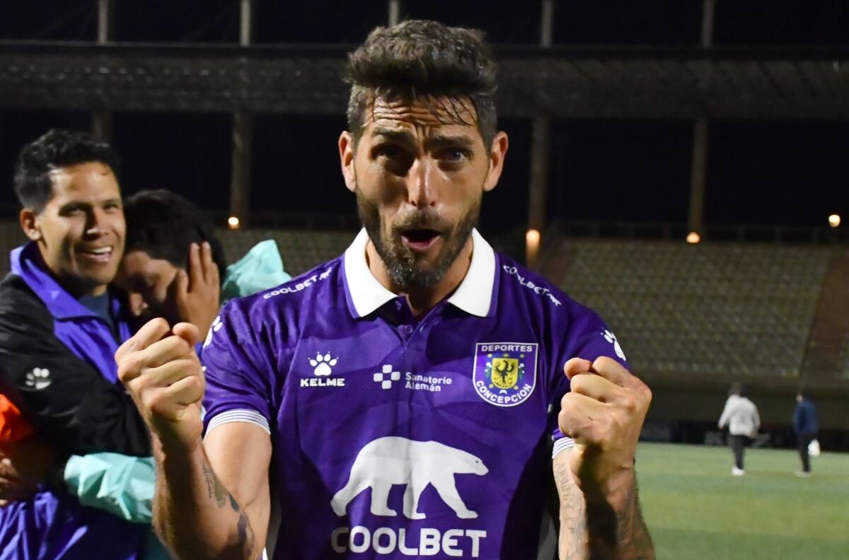 El fenómeno Deportes Concepción llega a Italia, gracias a Larrivey: “Sigue dejando huella en Chile”