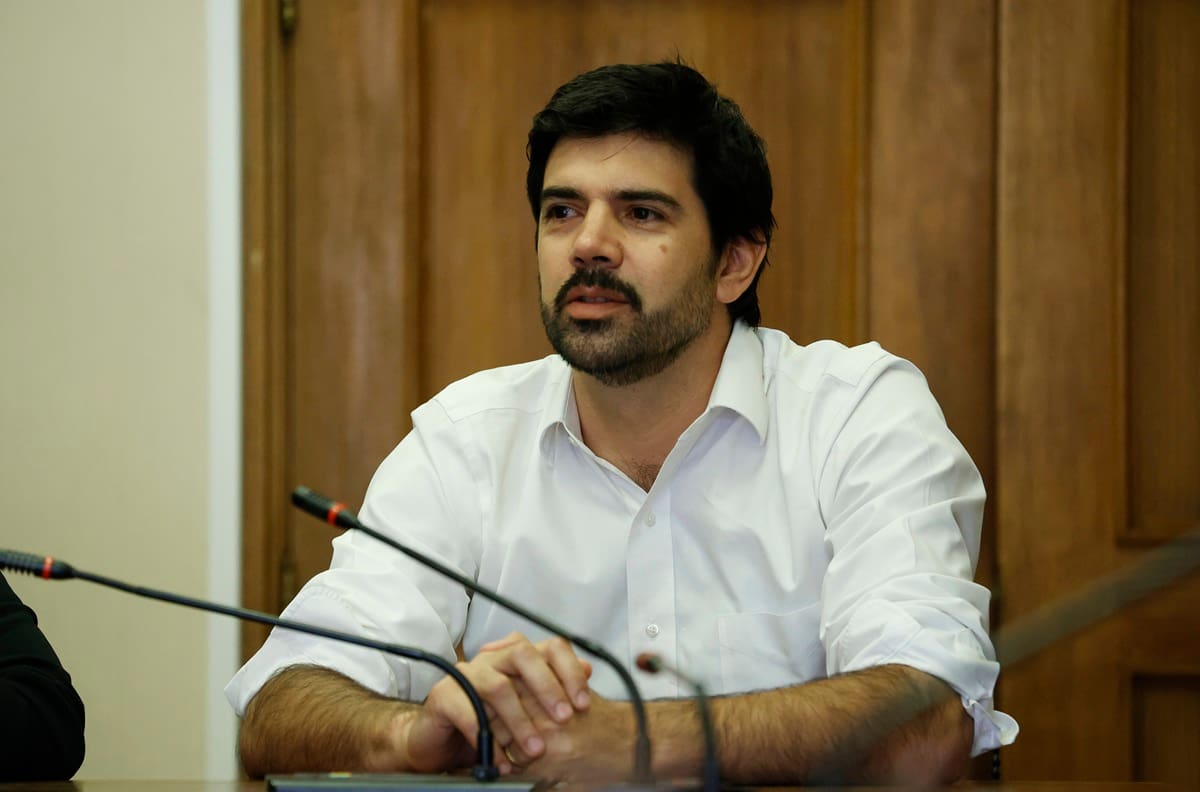 ¿Por qué PDI allanó la oficina del diputado Joaquín Lavín en el Congreso Nacional?