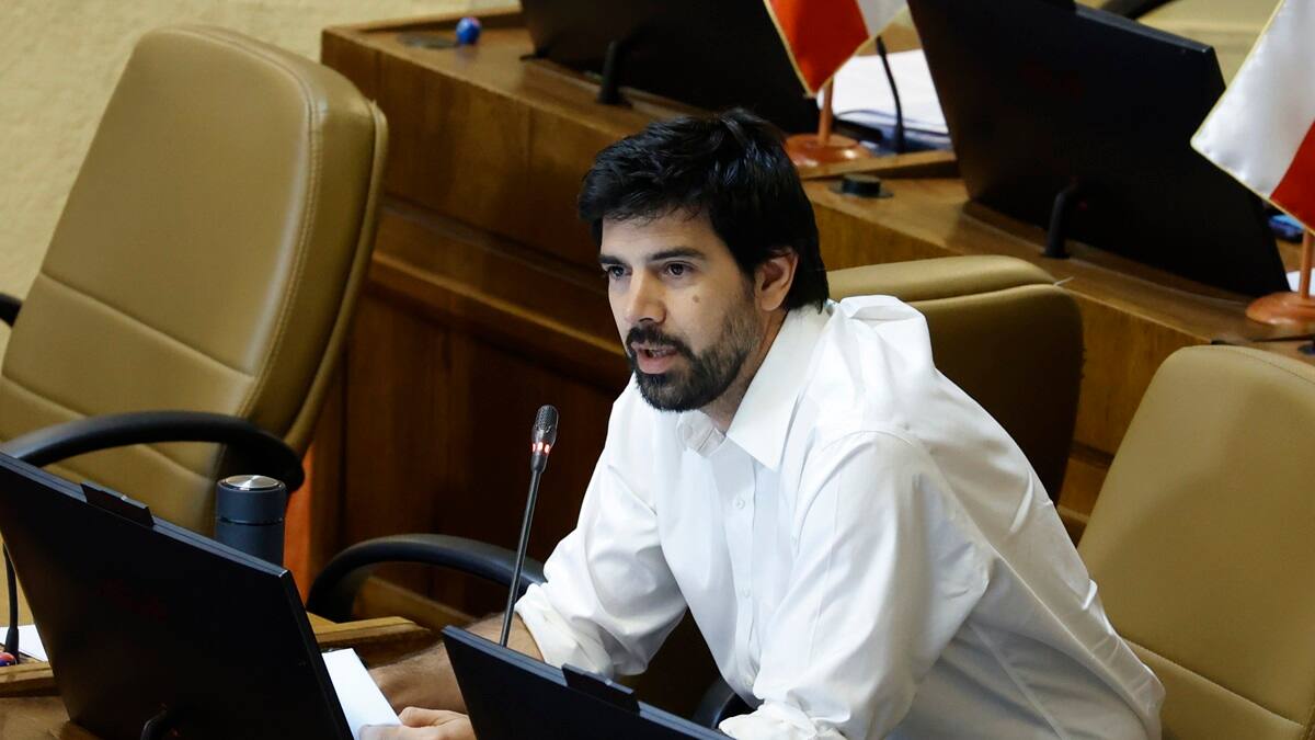 Joaquín Lavín Jr. renuncia a la UDI tras allanamiento a su oficina en el Congreso Nacional