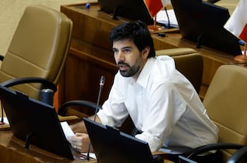 Joaquín Lavín Jr. renuncia a la UDI tras allanamiento a su oficina en el Congreso Nacional