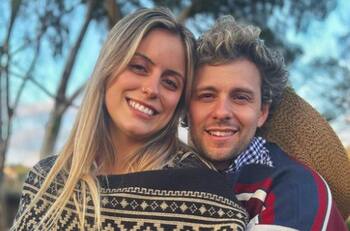 Joaquín Méndez y su polola, Amanda Martínez, sorprendieron con particulares disfraces en el cine