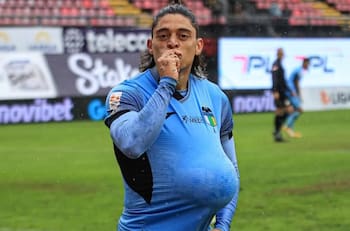 Casi a la par de Arturo Vidal: el millonario sueldo que recibe Joaquín Montecinos en el fútbol chileno