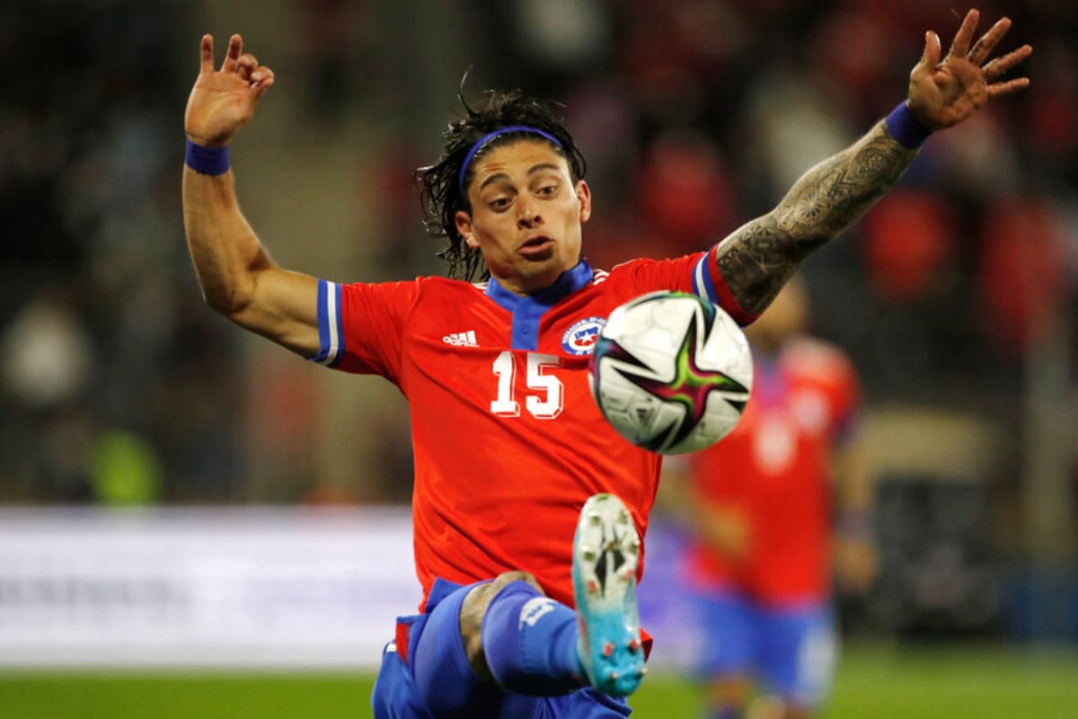 Joaquín Montecinos se alejó totalmente de La Roja por su irregular momento en México. (Foto: Photosport)