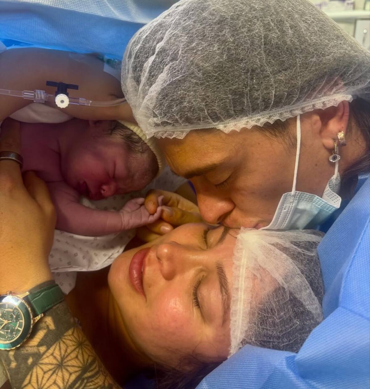 El matrimonio le dio la bienvenida a su primer hijo, Gio.