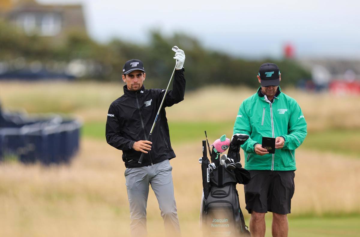 Desastroso final para Joaquín Niemann en el Open y seguirá esperando su destape en los Majors
